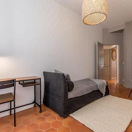 Le 6 Faubourg