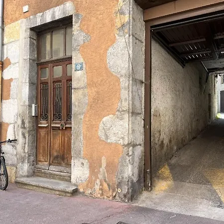 Le 6 Faubourg *